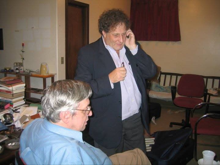 Outro Grande Presente Da Noite

Um amigo do administrador de uma página de arquivos digitais do Mário Ferreira dos Santos que acompanho, teve um trabalho impagável de compilar os 12 Áudios da 1ª Aula que o Olavo de Carvalho deu no Seminário de Curitiba em 26 de outubro de 2002.