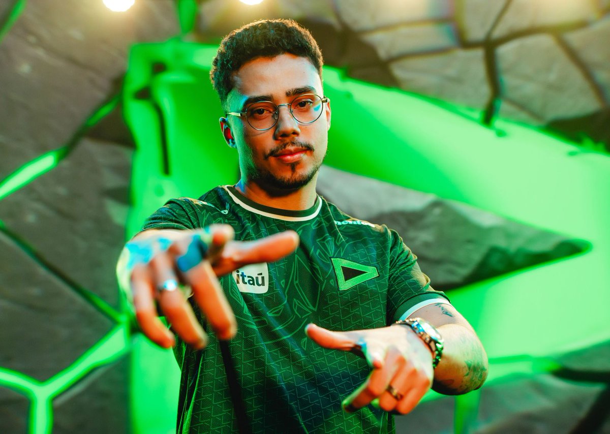 LOUD v1nNy (@loud_v1nny) on Twitter photo Último dia de treino concluído, amanhã vs <a href="/KRUesports/">KRÜ Esports</a> , 21hrs no Brasil, conto com a torcida de vcs!!!
#GOLOUD Último dia de treino concluído, amanhã vs <a href="/KRUesports/">KRÜ Esports</a> , 21hrs no Brasil, conto com a torcida de vcs!!!
#GOLOUD
