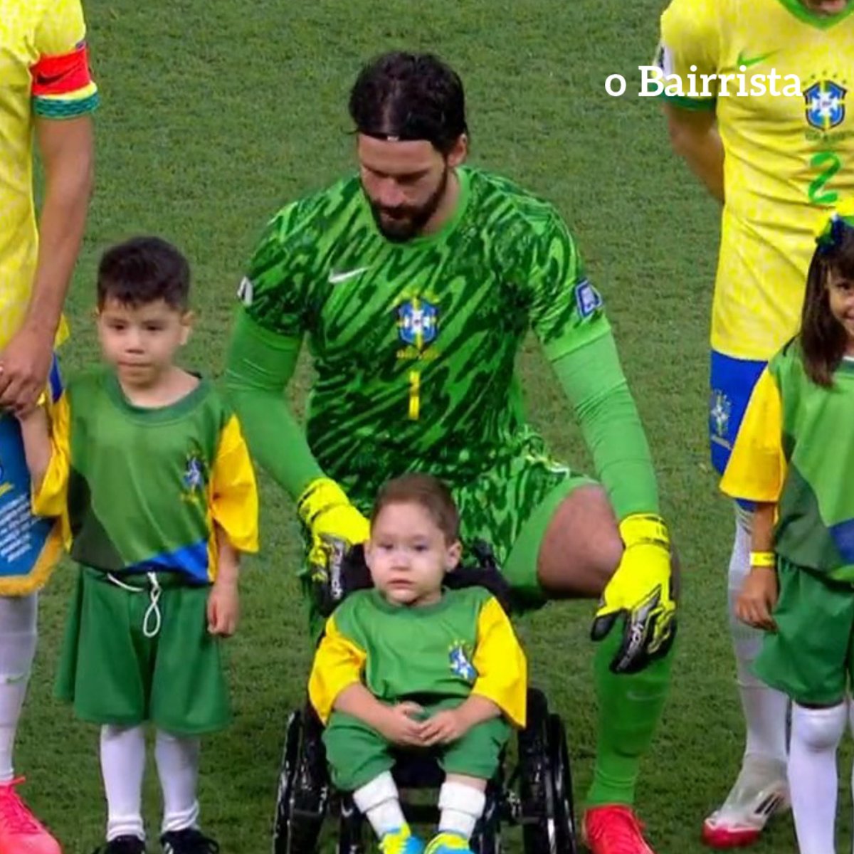 Alisson Becker, além de craque, sabe ser ídolo.