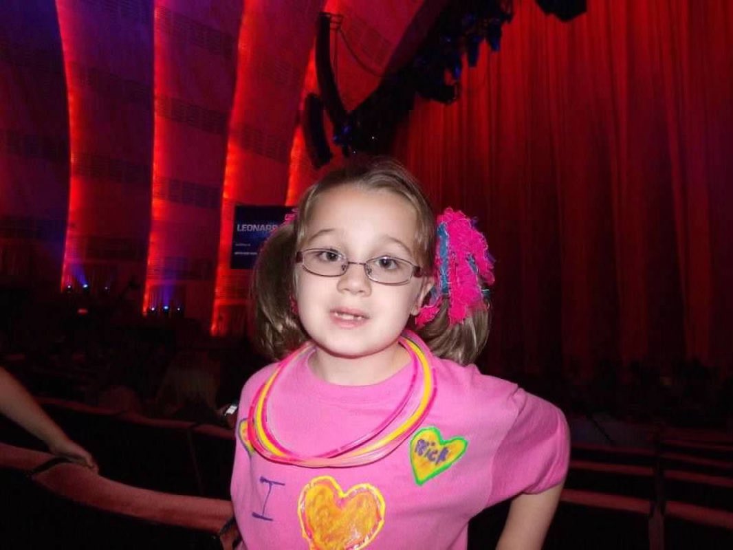Abby04g's tweet photo. @mcntanasky @JONASCON2025 @jonasbrothers @kevinjonas @joejonas @nickjonas This seems so fun @JONASCON2025
I'm Abigail/Abby
I'm 20
Been a fan since 2008/Camp Rock 
From NY
Sky Stage 1
Joe Girl
Favorite Album: The Album 
Favorite Song: Fly With Me
Also love Olivia Rodrigo + Taylor Swift
I'm new to Jonas Twitter so I hope I can meet more Jonas fans ❤️❤️ https://t.co/d3Ze4wfbcJ