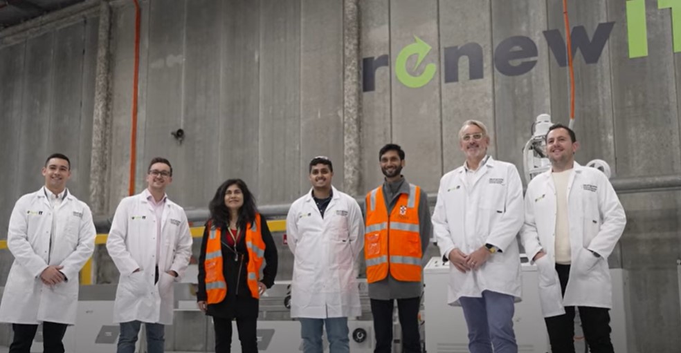 Veena Sahajwalla (@veenasahajwalla) on Twitter photo Thrilled <a href="/UNSW/">UNSW</a> VC and Pres Prof Attila Brungs officially opens a UNSW SMaRT Centre-designed #Plastics Filament #MICROfactorie operated by recycler Renew IT to reform the hard plastics normally discarded from #ewaste into valuable 3D filament 
Details: smart.unsw.edu.au/news-events/ne… Thrilled <a href="/UNSW/">UNSW</a> VC and Pres Prof Attila Brungs officially opens a UNSW SMaRT Centre-designed #Plastics Filament #MICROfactorie operated by recycler Renew IT to reform the hard plastics normally discarded from #ewaste into valuable 3D filament 
Details: smart.unsw.edu.au/news-events/ne…