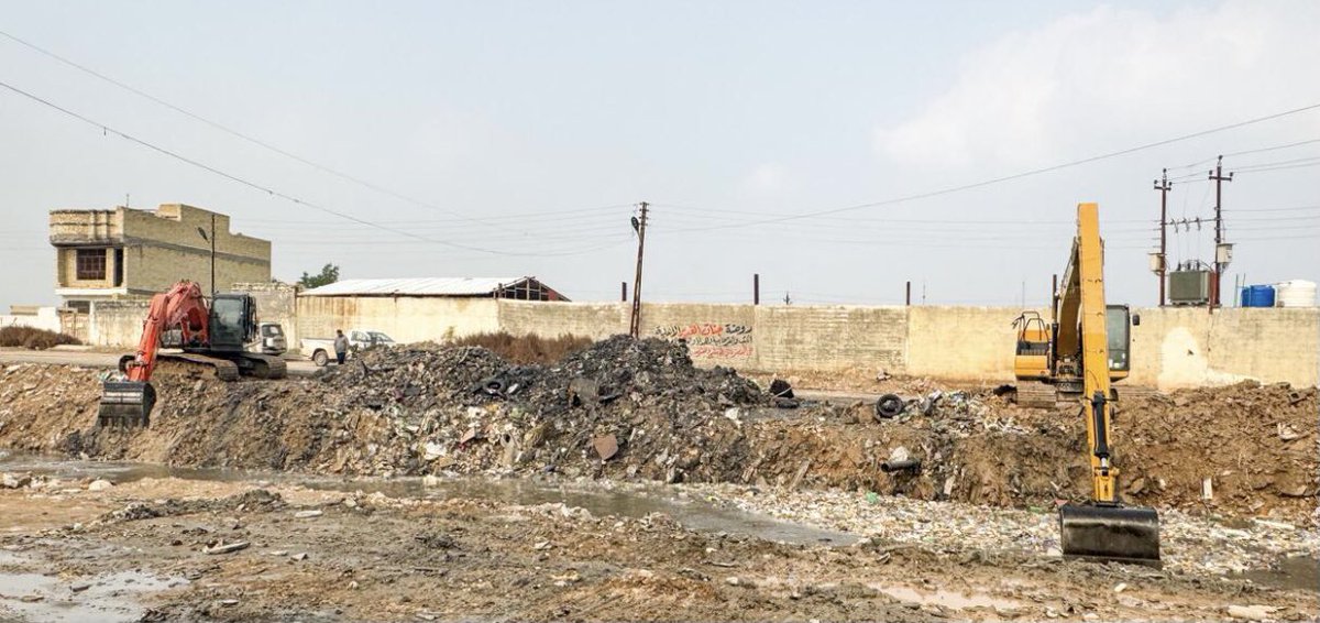WaterIraq's tweet photo. الموارد المائية: تكثف جهودها لفك اختناقات المبازل الرئيسية وتصريف مياه الأمطار 

اعلنت وزارة الموارد المائية ان ملاكاتها تواصل تنفيذ أعمال فك الاختناقات في المبازل الرئيسية في مناطق شرق القناة ، ومن بينها مبزل KSD الرئيسي، لضمان تصريف مياه الأمطار بكفاءة عالية https://t.co/YKsyN4OrqG