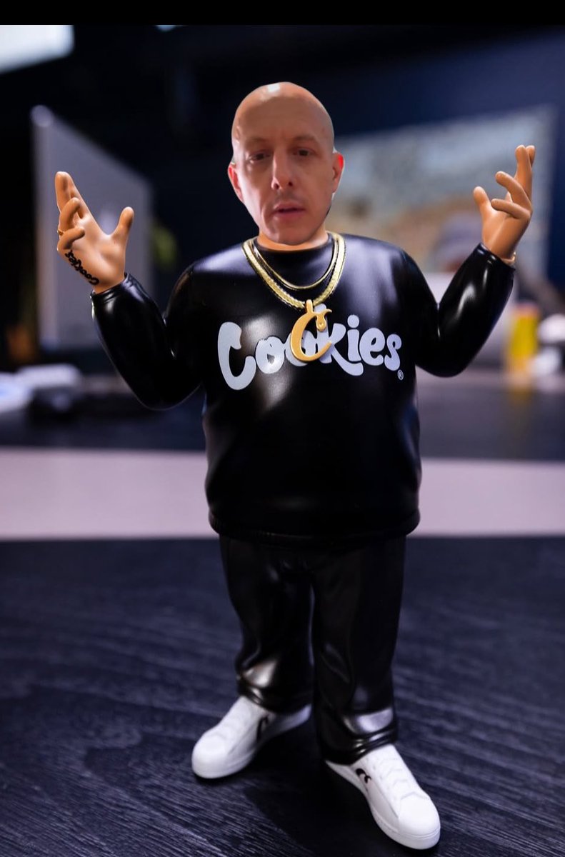 I heard <a href="/B_Eazyllc/">B Eazy</a> hangs out on twitter ?
