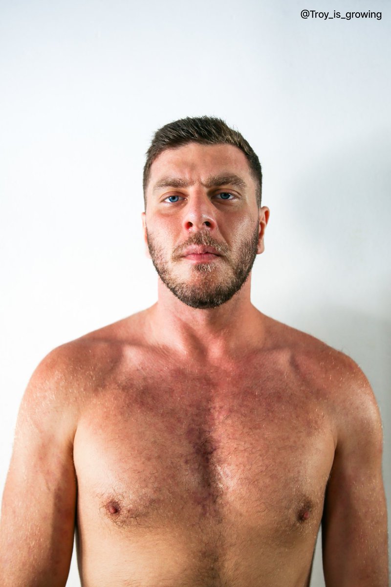 On a scale of one to blue 🔵, how do you like my eyes? 😉

Happy weekend, boys. 
#gaybodybuilding #gay #blueeyes