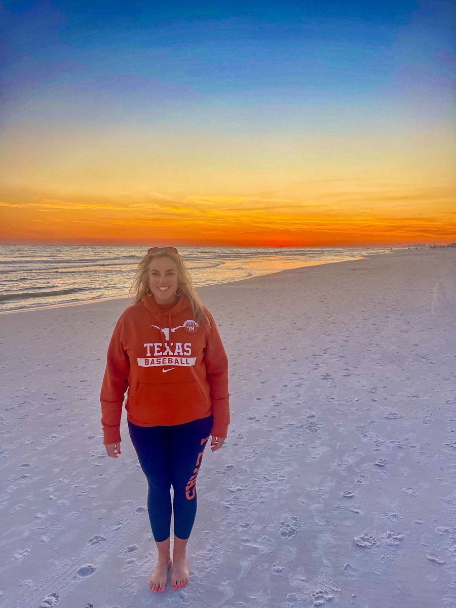 MamaSaunier's tweet photo. π€πΌEven the sunset in 30A knows burnt orange is the best!π€πΌReady to cheer on our @TexasBaseball @TexasLonghorns this weekend! See yβall at the Disch! Beat LSU! #HookEm! #PacktheDisch π€πΌπ€πΌ https://t.co/VU9bZqaemh