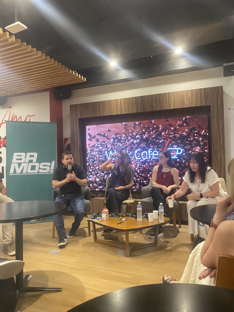 agusmarassa's tweet photo. Hoy con @BAmosCABA charlando sobre ludopatia en adolescentes, grooming y educación financiera . @martintetaz @jfnosiglia https://t.co/lhfqNG5Bqk