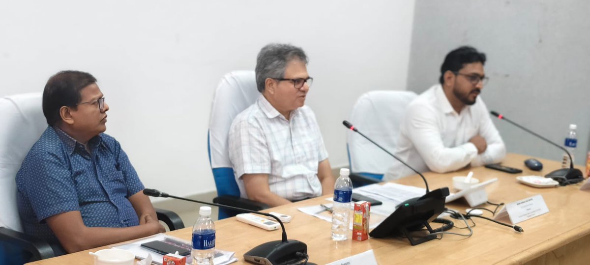 DRMPalghat's tweet photo. The 165th meeting of the Divisional Rail Users Consultative Committee (DRUCC) of Palakkad Division was held at DRM Office, Palakkad.  The meeting was chaired by DRM/PGT Arun Kumar Chaturvedi.
#IndianRailways
#SouthernRailway
#DRUCC
#Palakkad 
#RailUsers https://t.co/5dLcqjARM8
