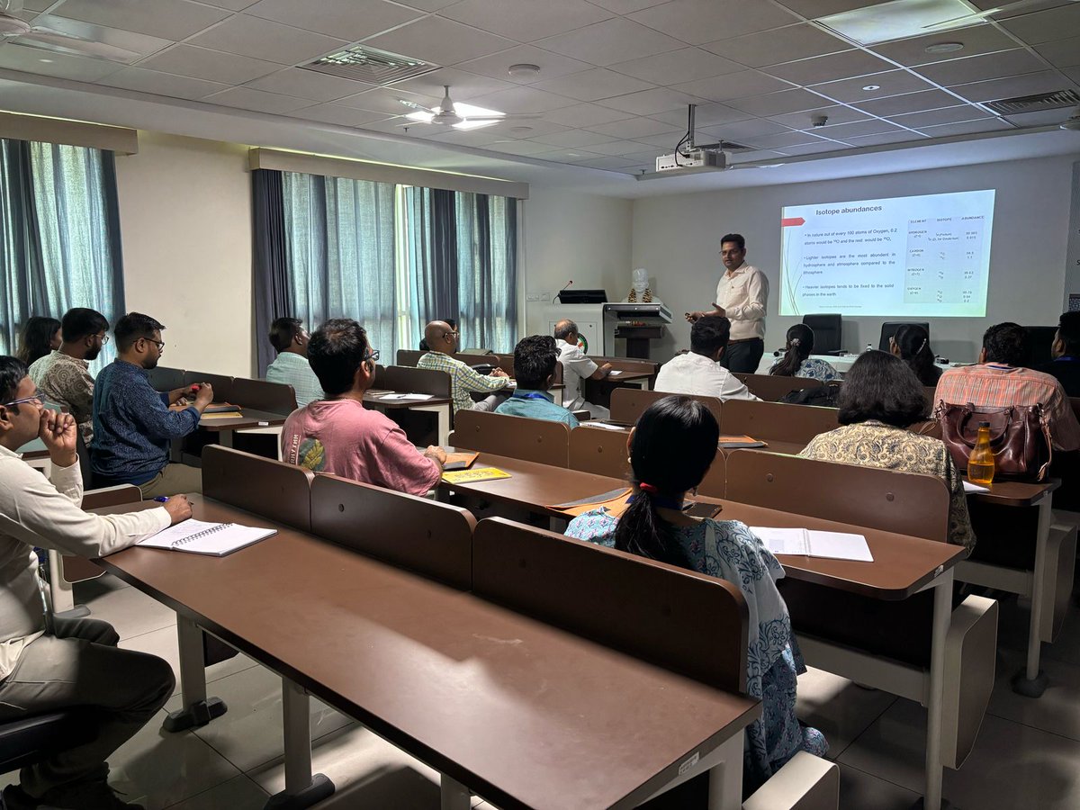 SATHI_BHU's tweet photo. 2-day hands on training program on IRMS was inaugurated by Prof. B.K.Sarma, Deputy Coordinator of SATHI-BHU. 15 participants from 9 institutes across India engrossed in the 1st day of the training program. @IndiaDST @VCofficeBHU @Director_ISc https://t.co/1lQb8I2fx1