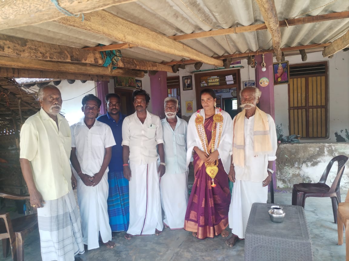 VARSHINIVINAI's tweet photo. கீழவெளி நண்பர்கள், கவிதா பாபு விற்கு, மாலை &amp; பொன்னாடை அணிவித்து வாழ்த்திய தருணம்...#பிறந்தநாள்_வாழ்த்துக்கள�� #HappyBirthday #IniyaPiranthanal #Vazthukkal #CelebrateLife https://t.co/46ifNPmY4C