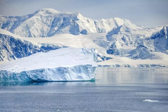 Los glaciares y casquetes polares 🧊 almacenan el 70% del agua dulce del planeta 💧

Hoy, <a href="/ONU_es/">Naciones Unidas</a> inaugura una cita anual para alertar sobre su conservación. El 21 de marzo 🗓️ es desde ahora el #DíaMundialdelosGlaciares

➡️ ¡Descubre por qué! fundacionaquae.org/dia-mundial-de…