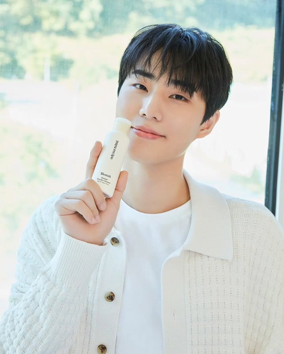 nieun0907's tweet photo. 250321 from_youngk πΈ
νμ κΈ° νΌλΆ κ±±μ ? μ λ μμ΄μ!
μλνλ©΄ νΉλ³ν λ μνΌκ° μκΈ° λλ¬Έμ΄μ£ ~
λ€λ€ ννλ μνΌ νμΈμ~π΅
#DAY6PICK #DAY6 https://t.co/oO2IsotVBF