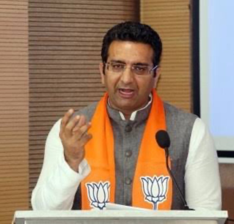 MangalYadavSP's tweet photo. BJP के पैनलिस्ट गौरव भाटिया की एक बार फिर ऑन एयर बेज्जती हो गई ,

TV डिबेट में गौरव भाटिया ने कहा की 

अखिलेश यादव को सुनता कौन है !

जिसपर सपा प्रवक्ता श्री मनोज काका जी ने कहा की 

श्री अखिलेश यादव जी को इसी उत्तरप्रदेश में अधिवक्ता रहे तुम्हारे पिता स्व॰ बीरेन्द्र भाटिया सुनते थे !

अखिलेश यादव जी को उनका बेटा गौरव भाटिया जो कभी सपा में रहा,दिन - रात चाटुकारिता करता था !

कब अखिलेश यादव जी से मुलाक़ात हो जाय कब अखिलेश यादव जी की नज़रे इनायत हो जाय !