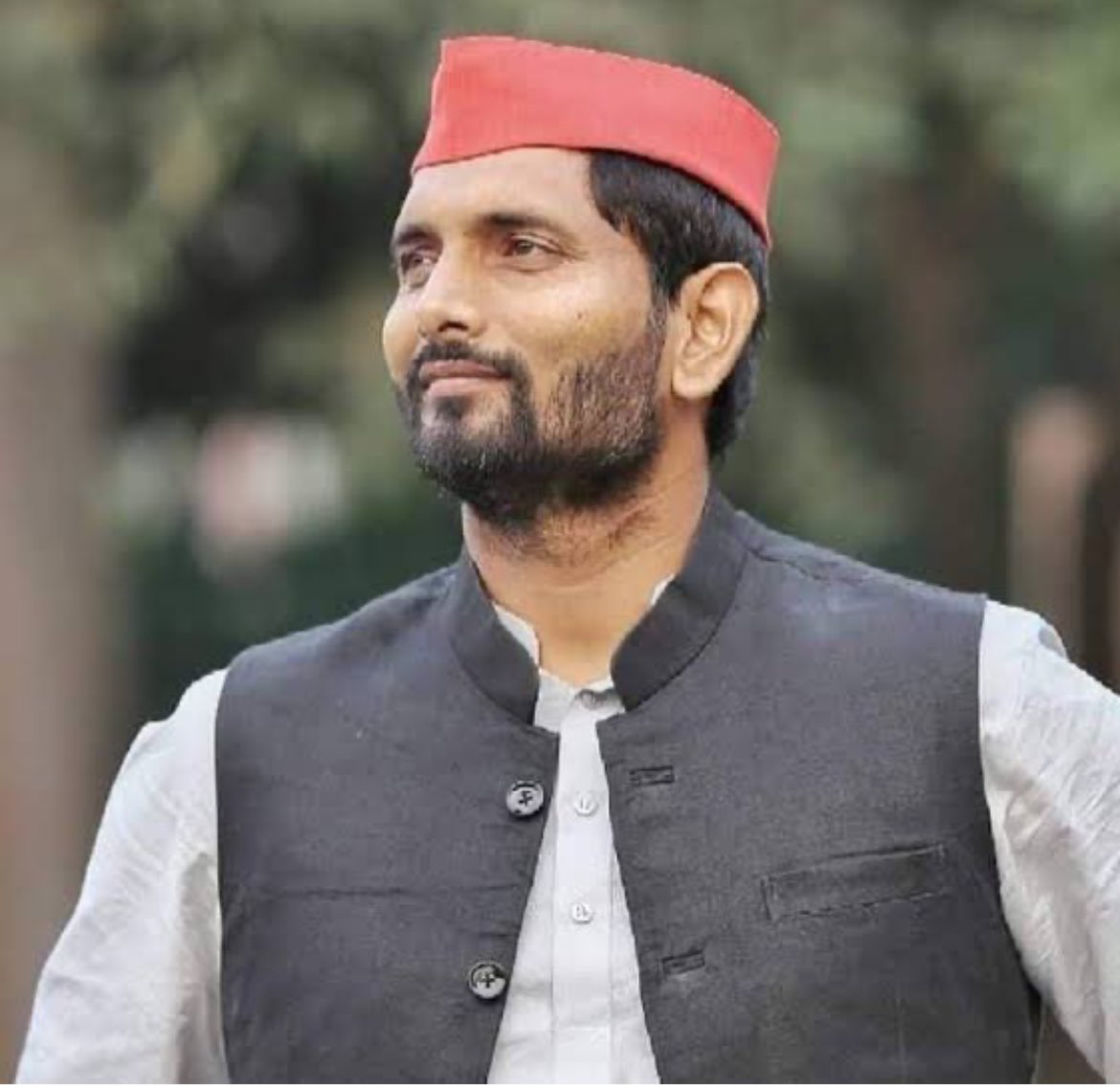 MangalYadavSP's tweet photo. BJP के पैनलिस्ट गौरव भाटिया की एक बार फिर ऑन एयर बेज्जती हो गई ,

TV डिबेट में गौरव भाटिया ने कहा की 

अखिलेश यादव को सुनता कौन है !

जिसपर सपा प्रवक्ता श्री मनोज काका जी ने कहा की 

श्री अखिलेश यादव जी को इसी उत्तरप्रदेश में अधिवक्ता रहे तुम्हारे पिता स्व॰ बीरेन्द्र भाटिया सुनते थे !

अखिलेश यादव जी को उनका बेटा गौरव भाटिया जो कभी सपा में रहा,दिन - रात चाटुकारिता करता था !

कब अखिलेश यादव जी से मुलाक़ात हो जाय कब अखिलेश यादव जी की नज़रे इनायत हो जाय !