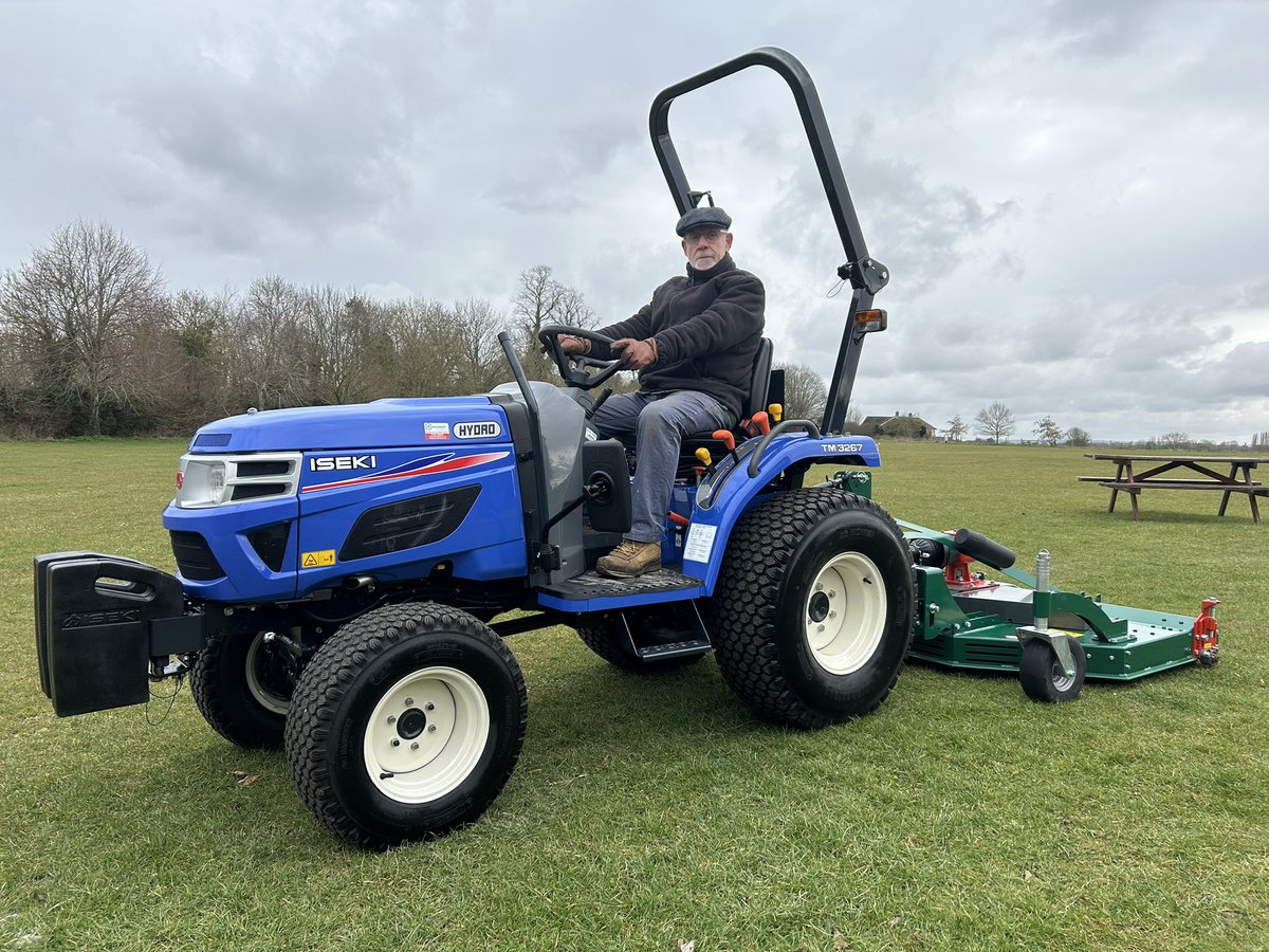 #GroundsWeek may be ending this weekend but all our volunteer and professional grounds staff will be continuing their hard work and efforts throughout the year to keep sports lessons, training and matches possible. A massive thank you to all of you!👏🏈👏🏏👏⚽️👏🎾👏🎱👏