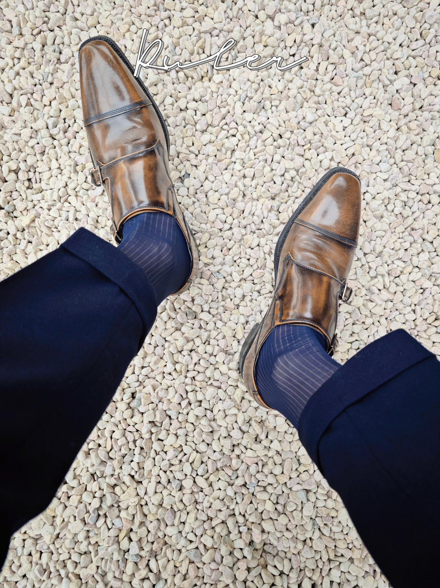 才发现一堆私信都被推特归到广告里了，还以为已经过气没人私信。。