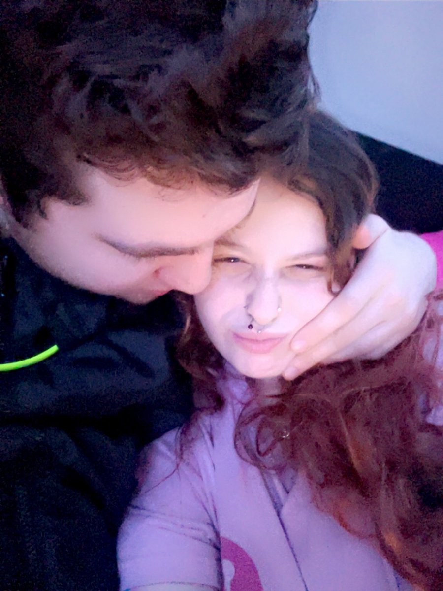 where are the piggies that love to see a girl in a relationship bc me and my mannn love it over here