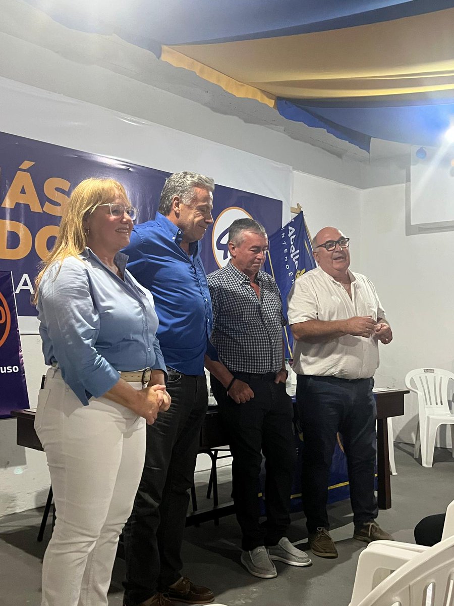 Nos visitaron en nuestro Comité de Florida y Dodera, el Candidato a Intendente Miguel Abella, el Candidato a Alcalde de San Carlos Carlos Pereira, el Candidato a Alcalde de Maldonado Damian Tort, y por la Coalición Republicana Fernando Alvez ! 
ARRIBA LA 44000!!!!
ABELLA-GRAZIUSO