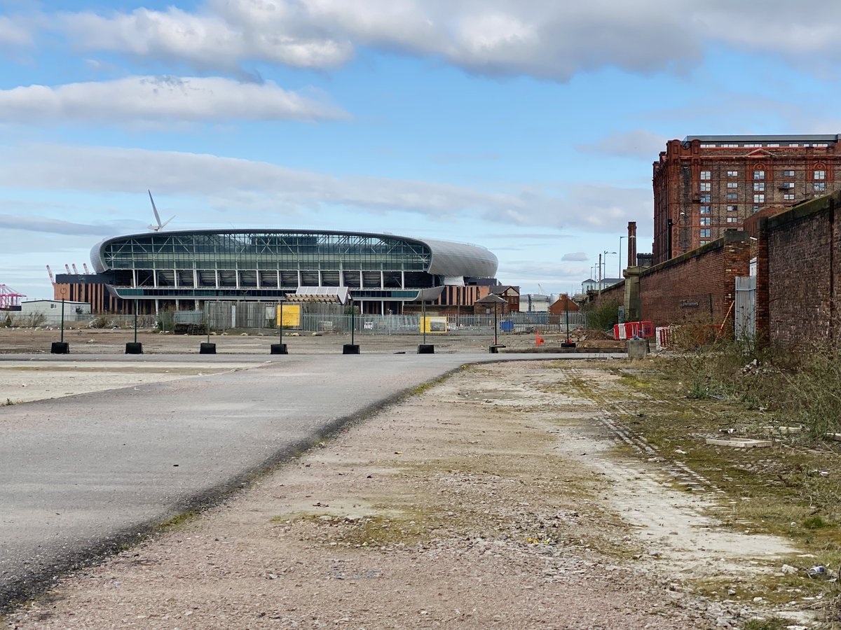 Een wedstrijdje Everton gepakt afgelopen weekend op het oude, prachtige Goodison Park. Helaas laatste seizoen hier. Ook nog even langs het nieuwe stadion in de Bramley Moore docks gewandeld. Toplocatie! Weekendje Liverpool met voetbal en muziek is een aanrader