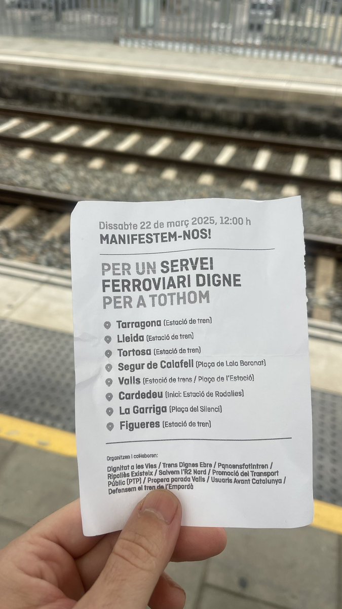 IndepeHourCAT's tweet photo. No en som usuaris. . Som VÍCTIMES de @rodalies @Renfe @Adif_es
✊
🤜🤛
#rodalies #robavides @dignitatavies #Calafell #SegurDeCalafell https://t.co/d6uoBoo79h https://t.co/37apmwutZc