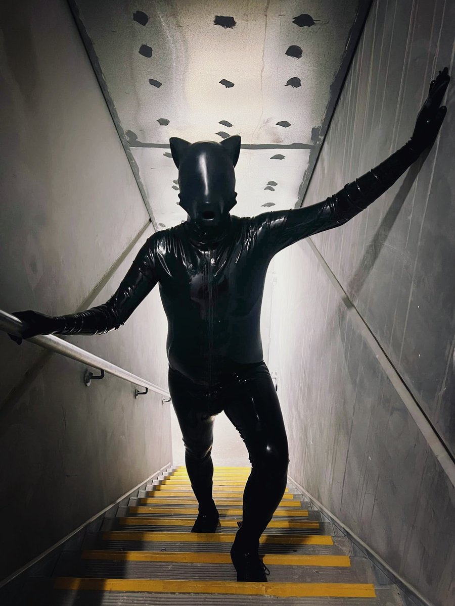 Oh oh! Polaris has been infected with Drone fever 🔥

My new <a href="/furrjoi01/">FURRJOI</a> hood has me ready to serve 😏

Who wants to go first?

#gaypup #gaydrone #gaymelbourne #rubbersub #rubbergimp #furrjoi