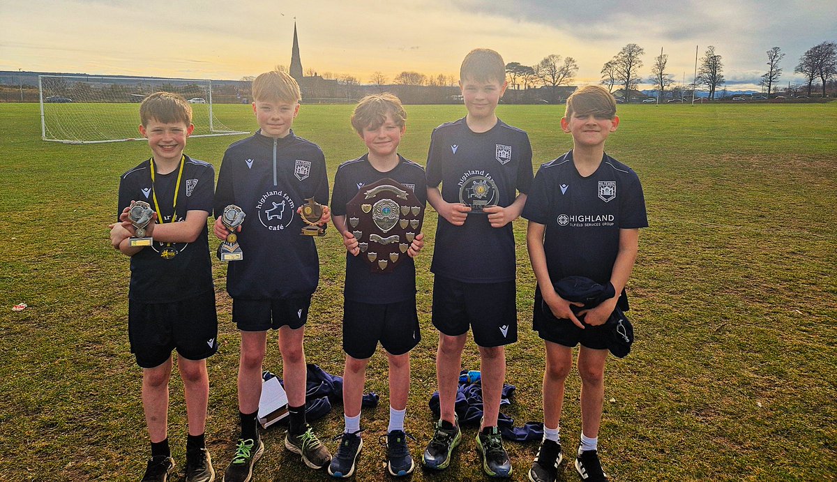 HLHsocial's tweet photo. 🏃 Culbokie event closes Cross Country Winter Series

🏅 Hundreds of primary school children from Easter Ross and East Sutherland have spent the winter honing their cross country running skills.

📰 More: https://t.co/LrAx2Qq8A9 https://t.co/xWmnsJoBxR