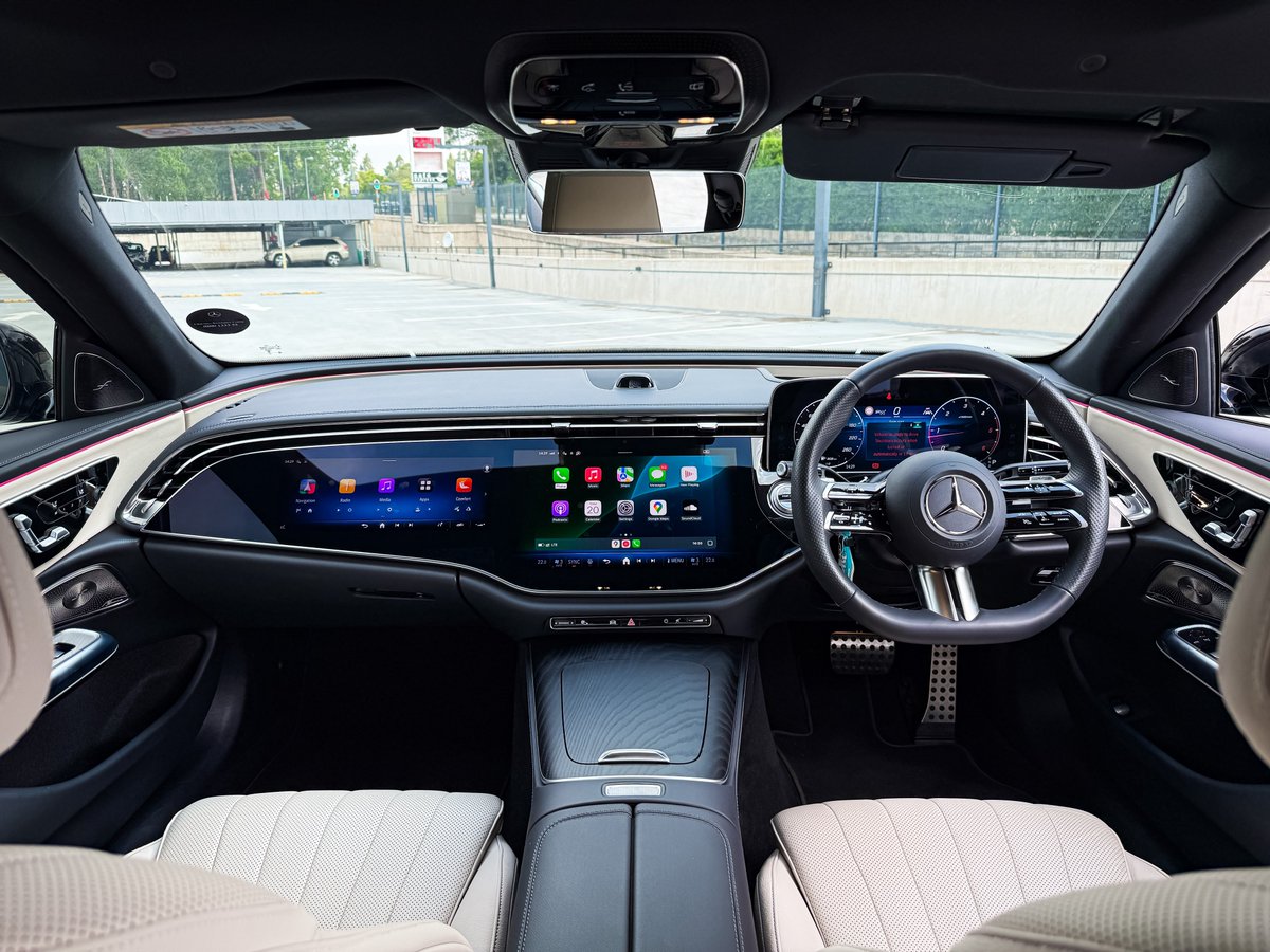 khuleonwheels's tweet image. Today we welcome the new Mercedes-Benz E220d. Up front, It features a black panel-like surface that connects the radiator grille, while the rear showcases a distinctive “cab-backward” design. Inside, the premium cabin features…
#MercedesBenzSA #MercedesBenzEClass #EClass