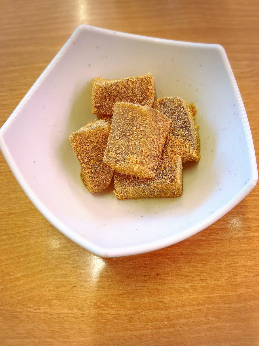 Fulululove's tweet photo. ハイキューコラボときいて、久しぶりの回転寿しへ🍣
鰻のお寿司と、わらび餅が美味しかった！
「ゴミ捨て場の決戦」の映像も流れていて、テンション上がりました✨

＃スシローでハイキュー https://t.co/4D2ZSOLmOi