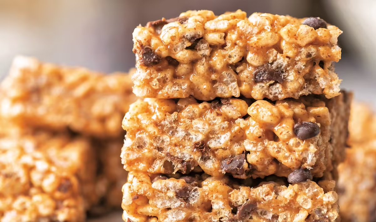 Rice crispies, almond butter, and brown rice syrup. What part of that doesn't sound like breakfast? #callingitbreakfast vegnews.com/recipes/vegan-…