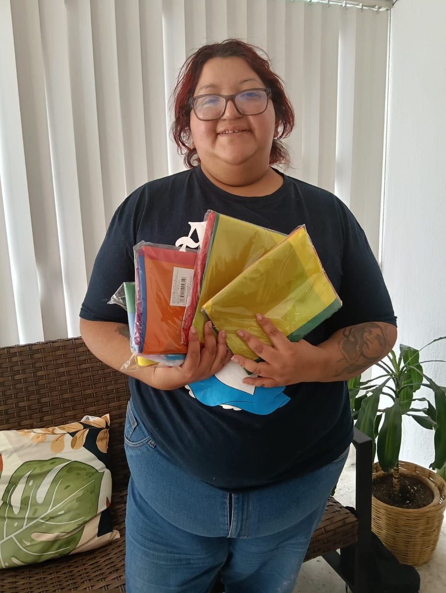 FueraCloset_AC's tweet photo. Jocelyn, Cass, Ernestina, Mariana y Alfredo nos donaron artículos de limpieza, papelería, una credenza y banderas arcoíris para equipar #Calli, el primer centro comunitario para personas #LGBTTTIQ+ en el Valle de Toluca. ¡Gracias por sumarse! #DonaCalli🏳️🌈🏳️⚧️🏡❤️ https://t.co/nNjJ26P3Wk