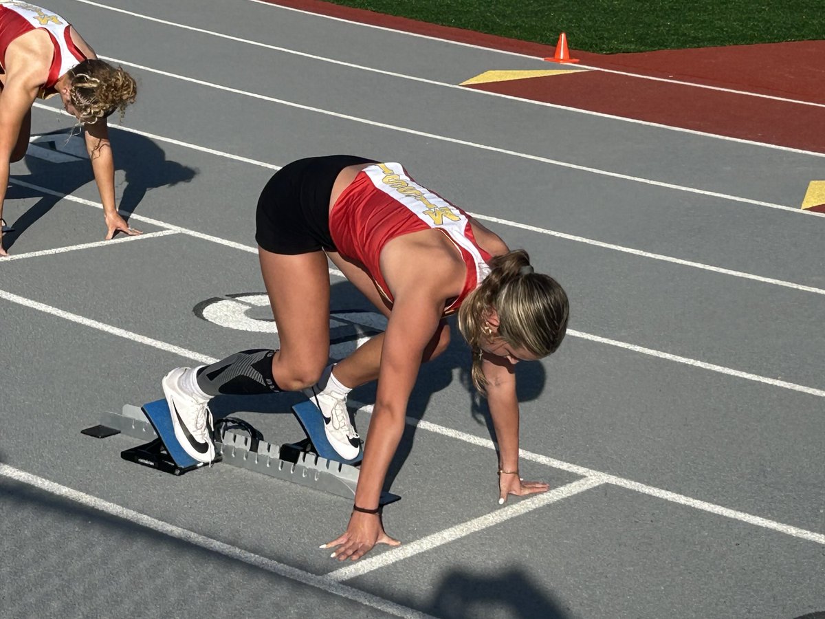 diablotrack's tweet photo. Siena Grossweiler Captain PRed in all three events today, 17.59 100h, 51.01 300h, turned around and ran a 200 for fun PR fun to watch!! ⁦@MVHS_Diablos⁩ ⁦@_mvhsasb_⁩ ⁦@DaherSusie⁩ ⁦@chriswatkins949⁩ https://t.co/6qfk9xnzwl