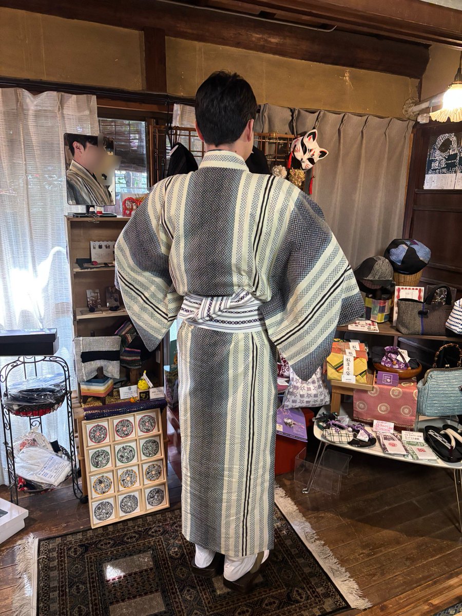 tsukimisou2's tweet photo. 韓国からのお客様！
納得😊
お肌ツヤツヤ！
お顔見せられないのが残念😢
韓流スターのようなお顔立ち！着物姿も素敵💓でした。
ピンクのカゴが気に入って、お出かけになりました😅

#レンタル着物
#着物コーディネート
#浴衣 https://t.co/1FX1X1IUWM