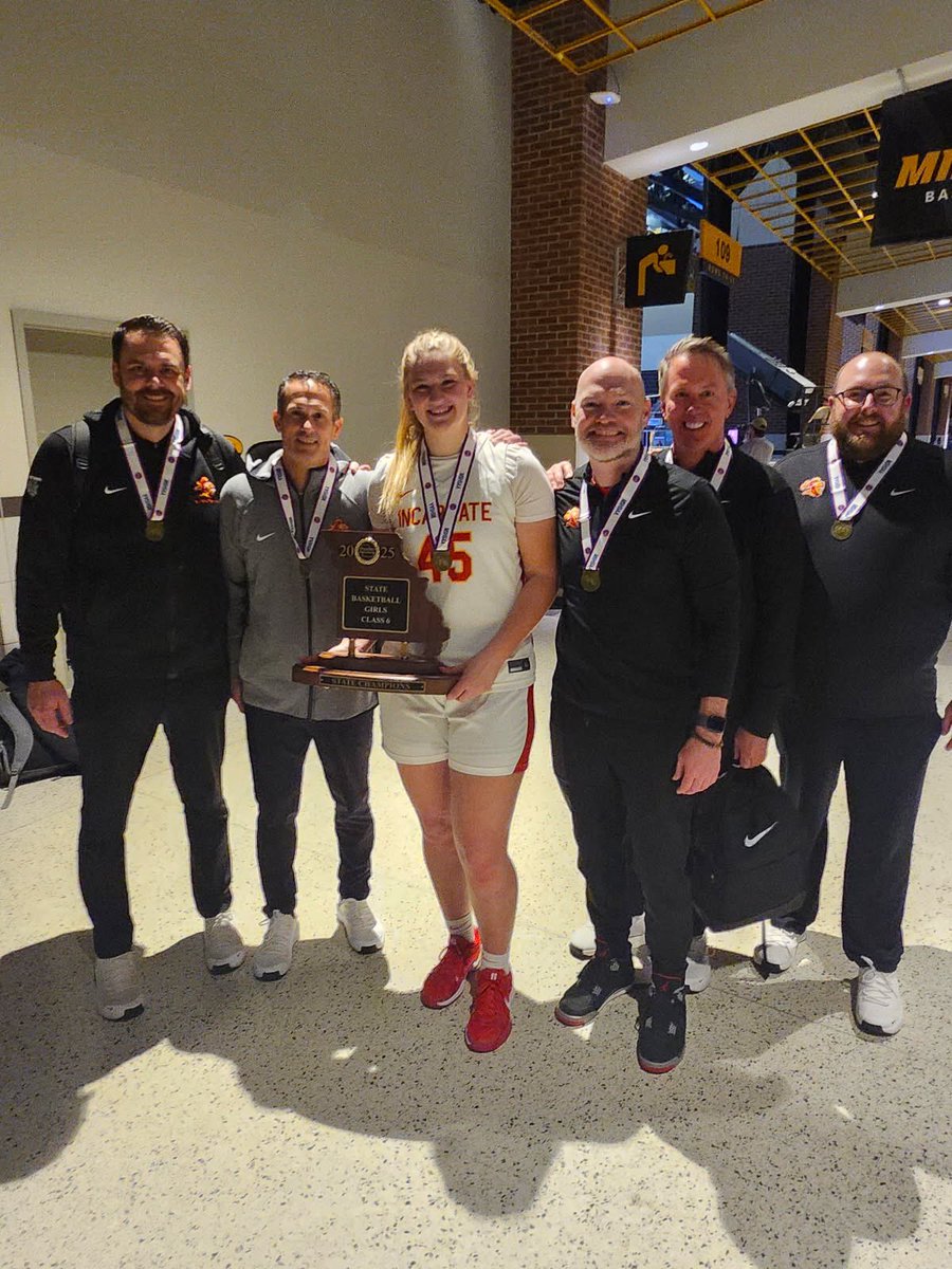 State Camps!!💍💍💍💍
So grateful to have been apart of this amazing team❤️<a href="/iwa_hoops/">Incarnate Basketball</a> <a href="/Athletics_IWA/">IWA_Athletics</a>