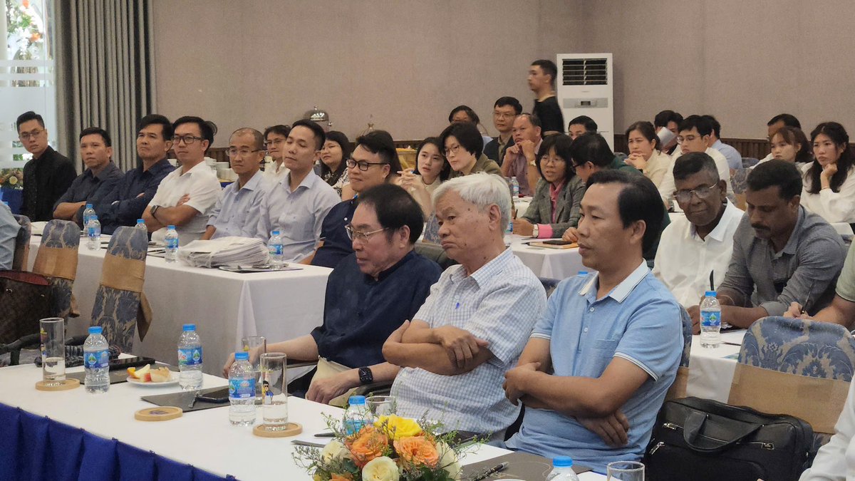 vinacas's tweet photo. 🚀 NEW Cashew Tech Club under VINACAS launched!
🔹 Smart processing & automation
🔹 Global trends & competition
🔹 Intl. Cashew Conference 2025 announced!
💡 Tech drives Vietnam’s cashew future!
#CashewTech #Innovation #VINACAS https://t.co/i9jAigrAMT