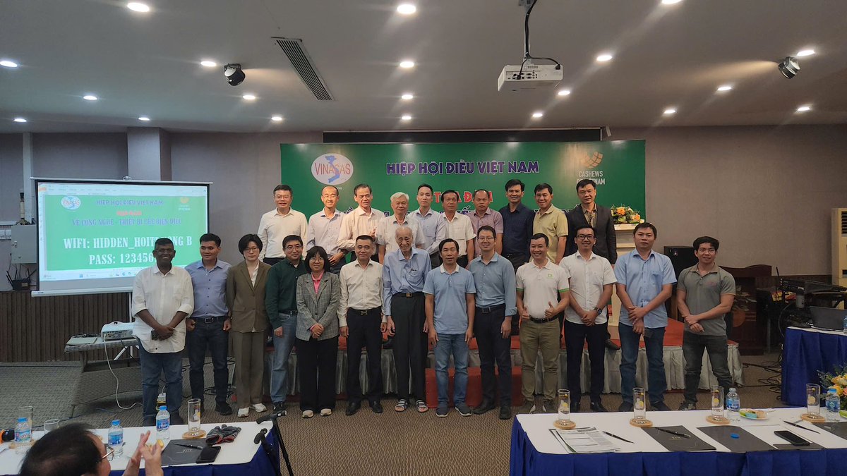 vinacas's tweet photo. 🚀 NEW Cashew Tech Club under VINACAS launched!
🔹 Smart processing & automation
🔹 Global trends & competition
🔹 Intl. Cashew Conference 2025 announced!
💡 Tech drives Vietnam’s cashew future!
#CashewTech #Innovation #VINACAS https://t.co/i9jAigrAMT