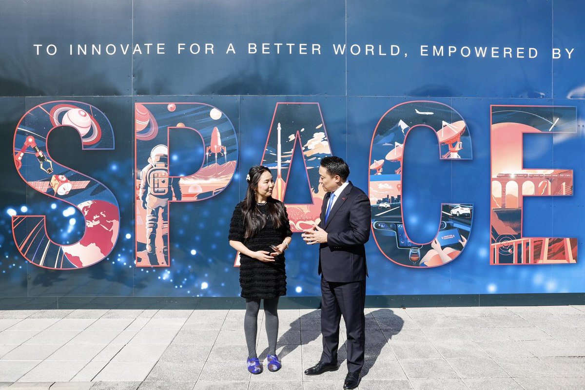 Британийн шилдэг 10 залуу судлаачийн нэг нь Б.Марал гээд Монгол бүсгүй байдым байна. 🤩 Хатан Хааны сангийн тэтгэлэгээр Оксфордын их сургуульд докторын зэрэг хамгаалсан энэ лут бүсгүй сансрын тандан судлалаар мэргэшсэн. Airbus Defence and Space компанид сансрын тандан судлалын