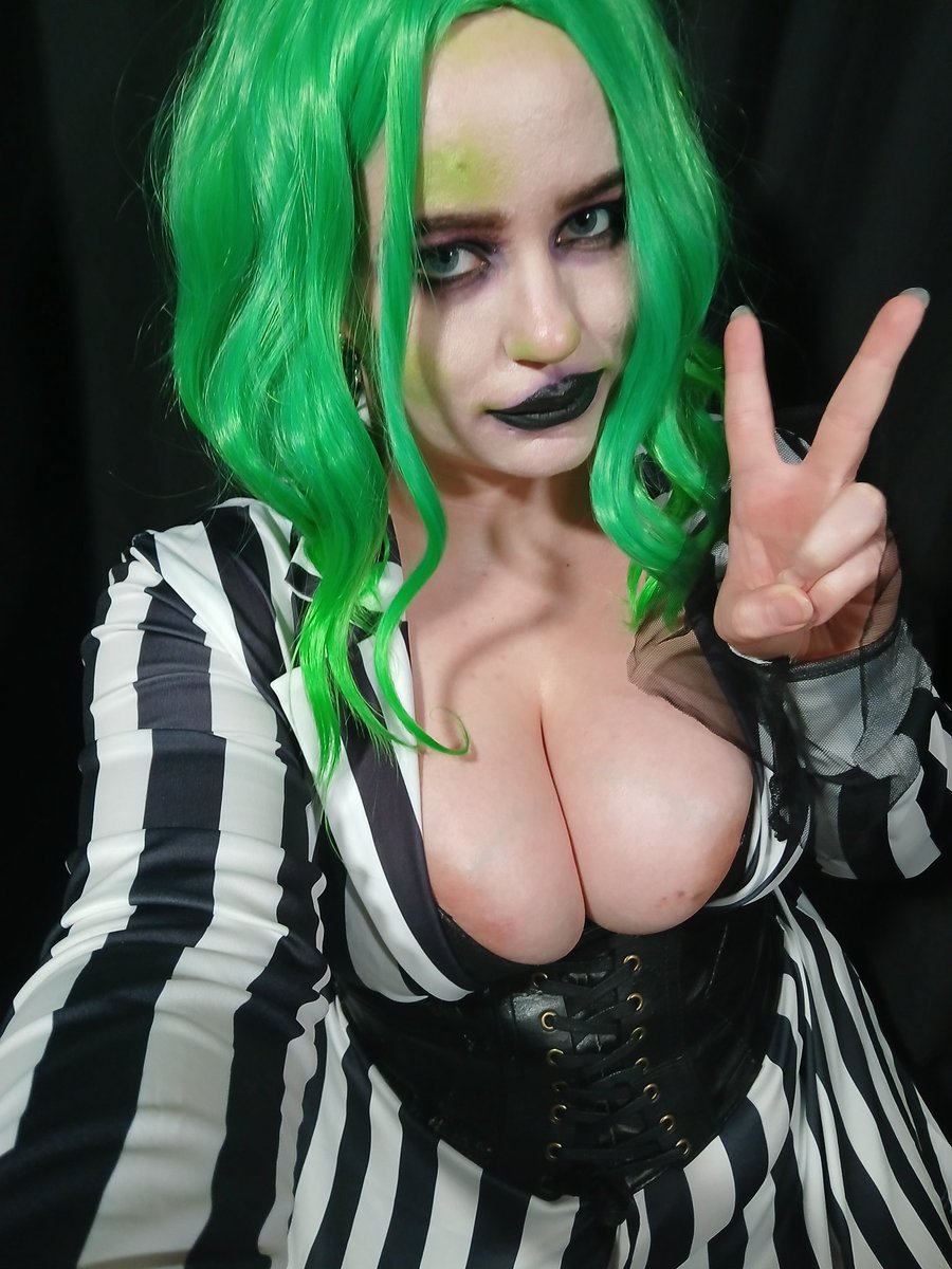 XbonesLilith's tweet photo. Beetlejuice cosplay! (Because I'm back from the dead lol)
50 likes and 25 rts and I'll post the naughty version! 
#Beetlejuice #BeetlejuiceBeetlejuice #cosplay #Chudai https://t.co/4ypbM4D9X4