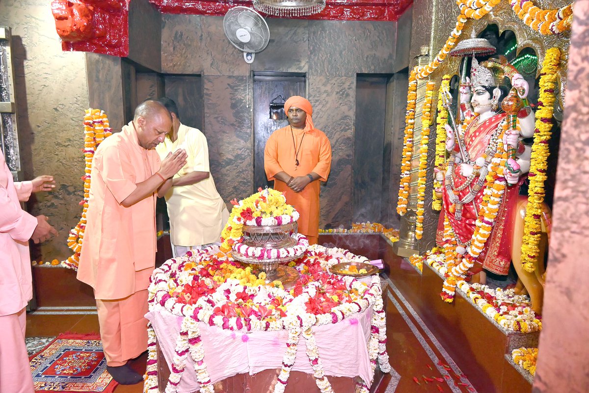 सर्वमङ्गलमाङ्गल्ये शिवे सर्वार्थसाधिके।
शरण्ये त्र्यम्बके गौरि नारायणि नमोऽस्तु ते॥