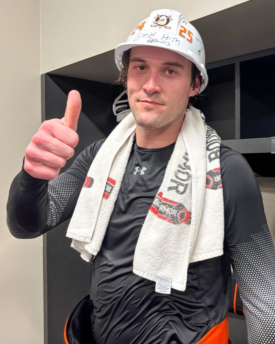 The hard hat looks good on you, Gibby!! 👷

#FlyTogether
