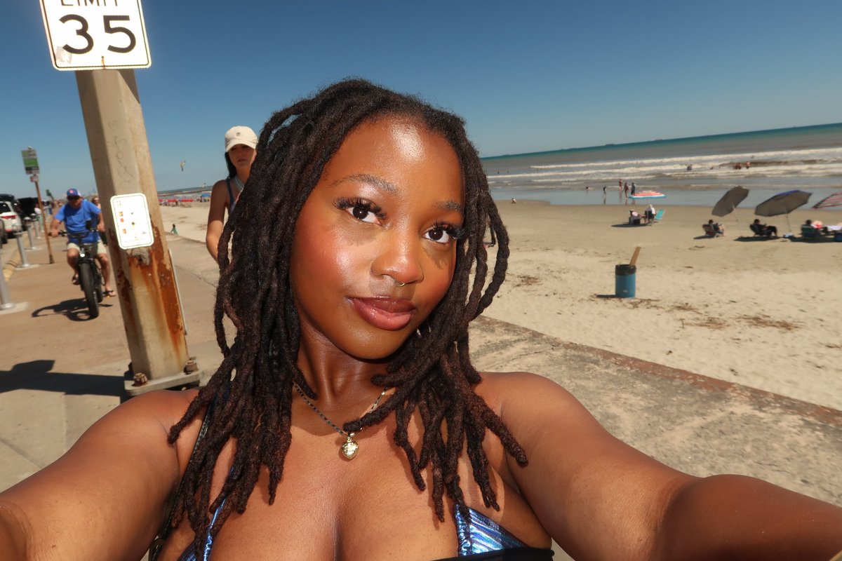 ariel ✰ tweet media