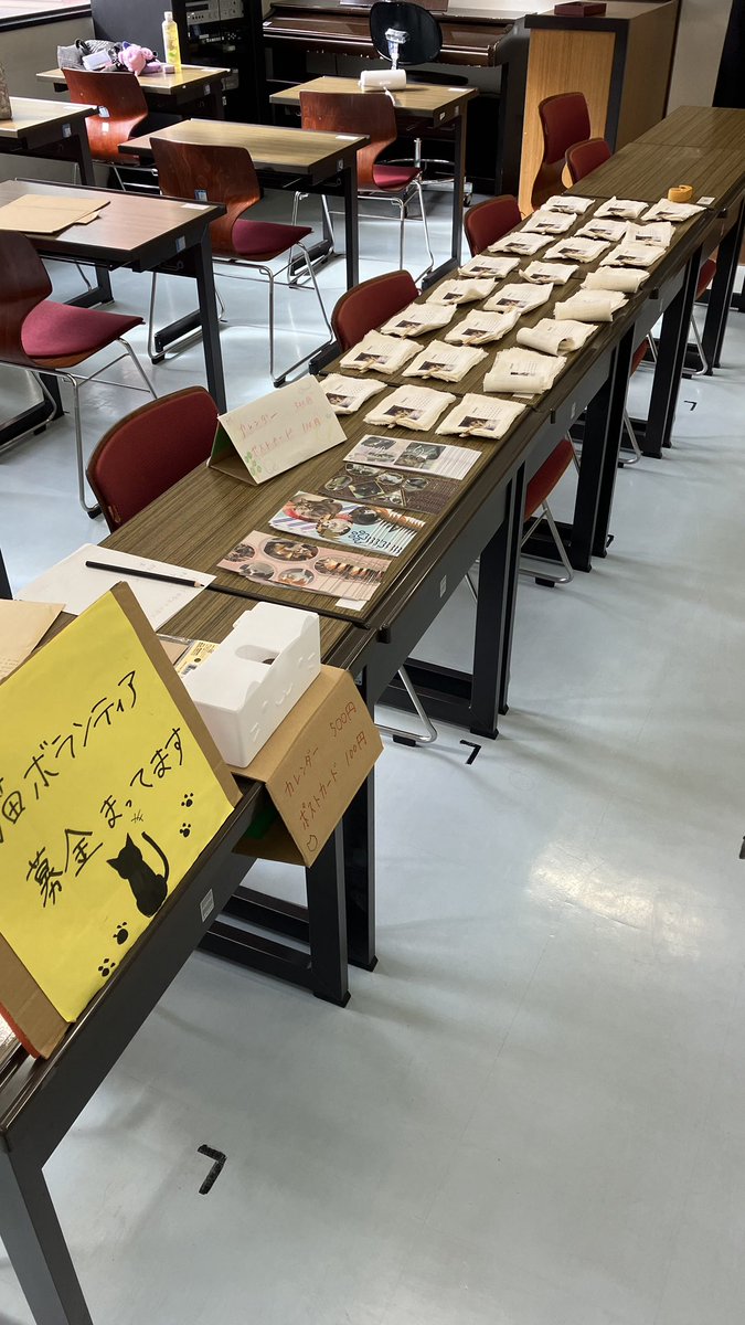 cat_volunteer's tweet photo. 都留文科大学猫ボランティアサークルです🐱

猫ボランティアサークルでは地域猫の見回りやTNR活動、文化祭では猫グッズ販売と募金活動を行っています🐈‍⬛
新歓説明会も行うので、是非お越しください🐈🐾

 #春から都留文 https://t.co/MyrGF4EZ4V