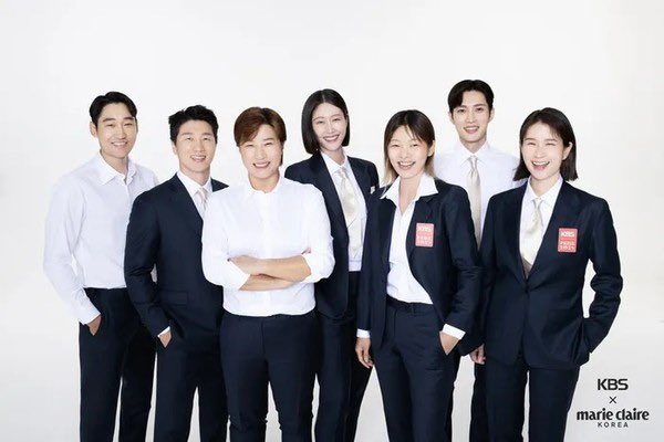 RldbRldbRldRld's tweet image. 스포츠 해설은 여성들에게도 칼같이 정장 입힘. 얘네들도 아는 거임 사람에게 전문성과 신뢰를 보여주기 위해서는 여남을 떠나 어떤 착장을 하는게 상식적인지. 여자 아나운서들의 복장을 통해 아나운서로서의 본래 역할이 아닌 다른 무언가를 전달하고자 한다는 방증임