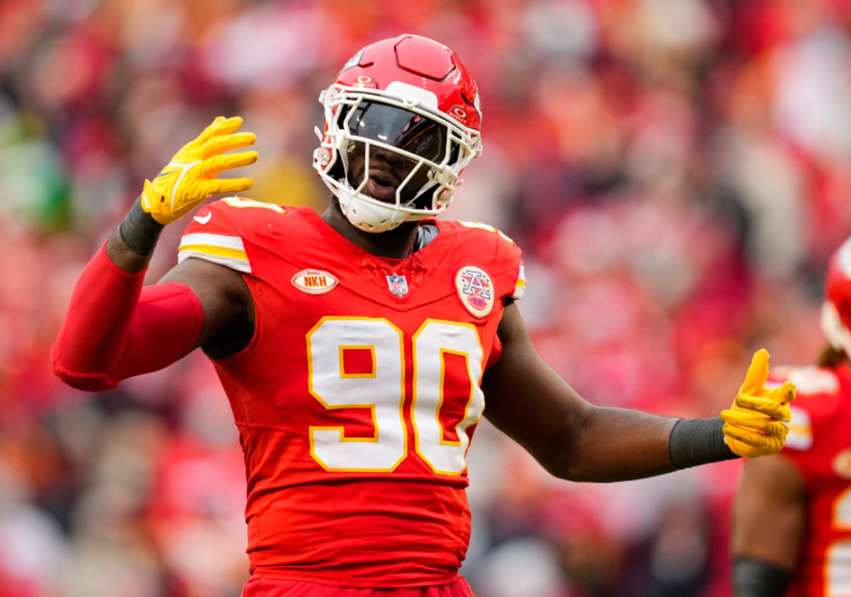 NFL Free Agency Moves:

Chiefs re-sign DE Charles Omenihu to 1-yr, $7M deal

Browns sign G Teven Jenkins, re-sign CB Tony Brown

Lions sign CB Rock Ya-Sin, re-sign CB Khalil Dorsey

Titans sign OLB Lorenzo Carter

Dolphins re-sign DT Benito Jones

Cardinals sign CB Jaylon Jones