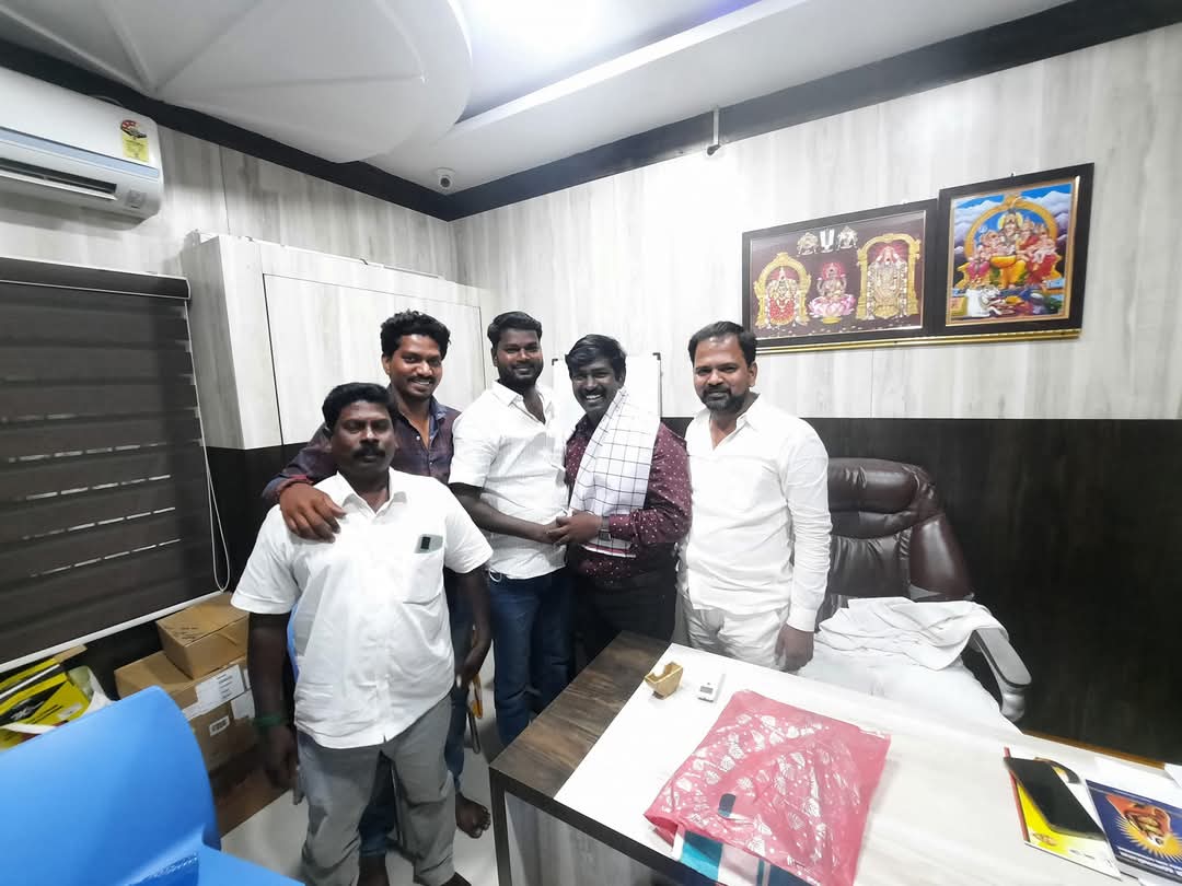 bossbaskaran373's tweet photo. இன்று பிறந்த நாள் காணும் அண்ணன் உதயநிதி ஸ்டாலின் ரசிகர் நற்பணி மன்ற காஞ்சிபுரம் மாவட்ட பொருளாளர் அன்பு அண்ணன் ஆலந்தூர் க.இளமாறன் அவர்களுக்கு குன்றத்தூர் ஒன்றிய ரசிகர் மன்றம் சார்பாக வாழ்த்துக்களை தெரிவித்துக்கொள்கின்றோம் https://t.co/9x1A0IIJCa