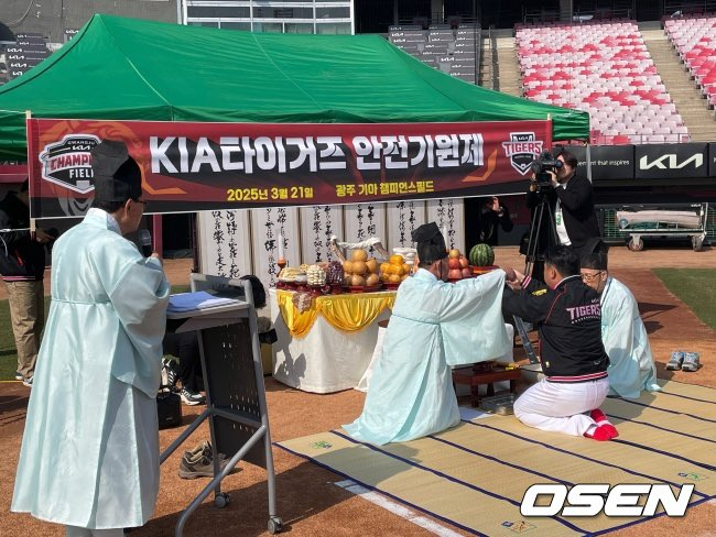 그러게 고사 좀 지내라고했지!!!!!!!!!! 하고 작년 내내 호통쳣더니 :