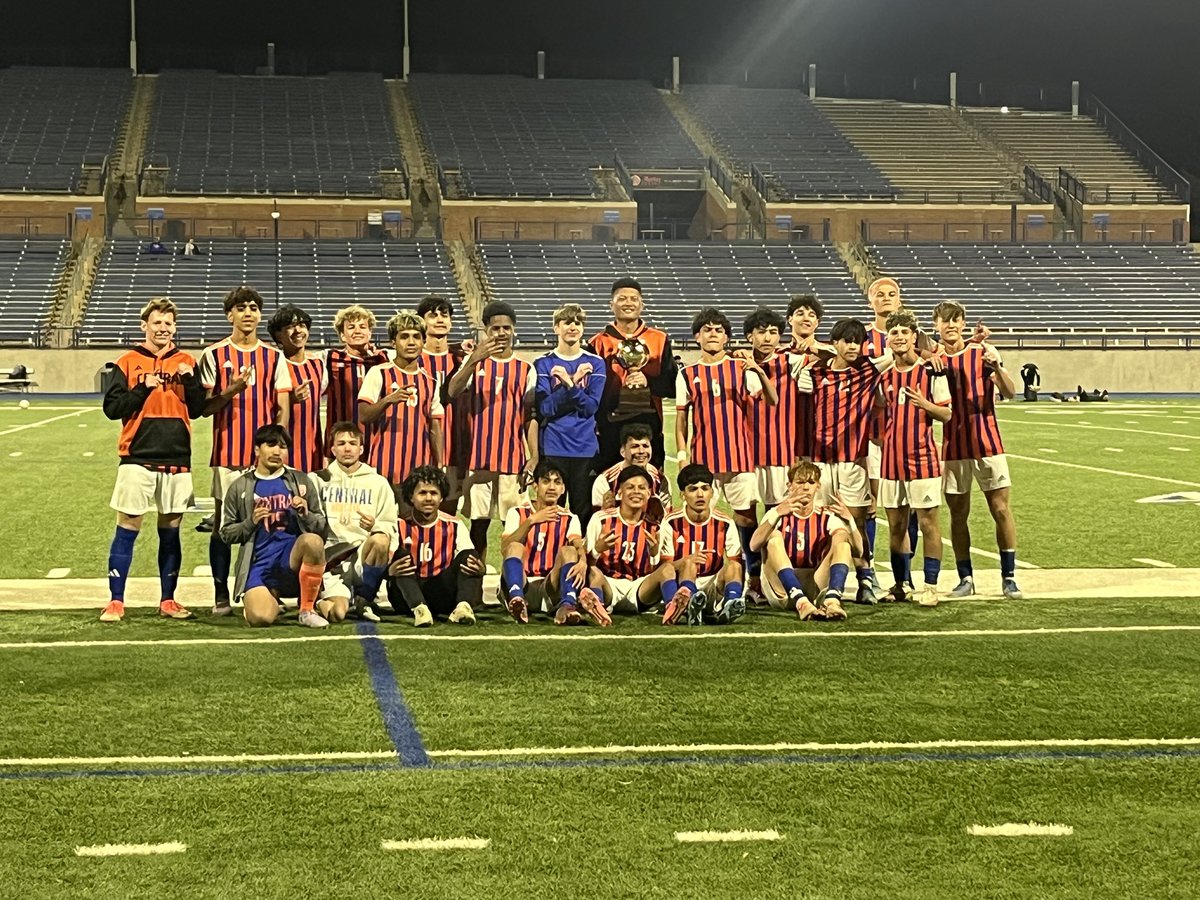 The streak is over!  BI-DISTRICT CHAMPIONS!  Battled for 80 minutes and bringing a gold ball back to San Angelo!  Extremely proud of these boys!  #SicEmCats⚽️  <a href="/coachvu14/">Coach Vu</a> <a href="/SAISD_Athletics/">San Angelo ISD Athletics</a>