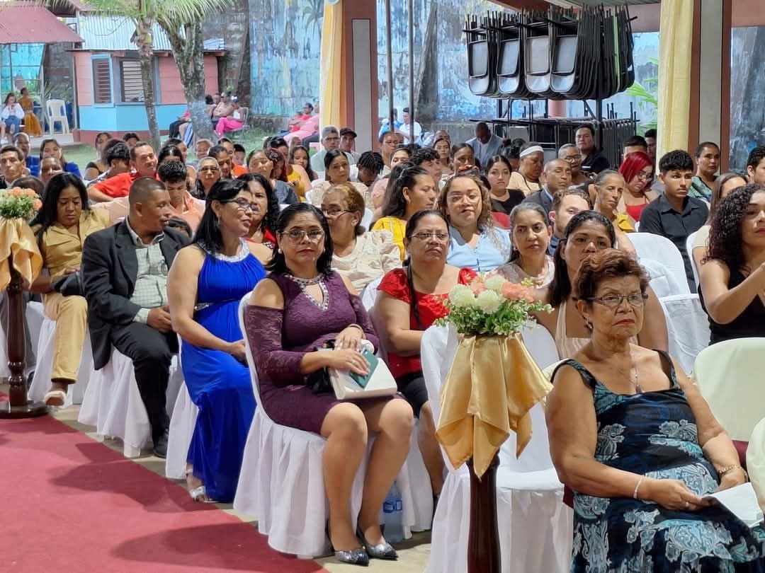 La universidad BICU celebró este jueves la graduación de 45 médicos, quienes se suman al compromiso de brindar atención de calidad a la población de la Costa Caribe y el país. Durante la ceremonia, los graduados hicieron su promesa de ejercer la profesión con vocación, amor y