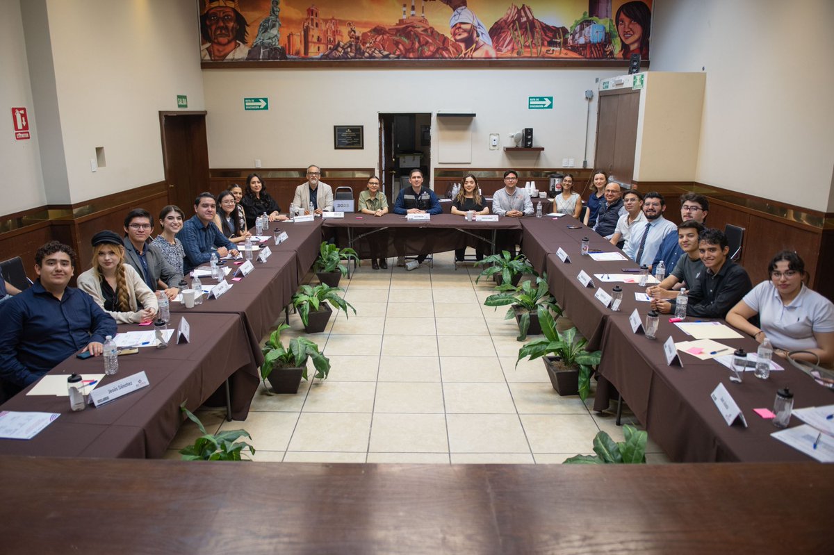 IEESonora's tweet photo. Con el objetivo de generar espacios que fomenten la #ParticipaciónCiudadana, el #IEESonora mantuvo una charla con diferentes líderes juveniles y estudiantiles mediante el grupo focal “La Participación Electoral de las Juventudes”. En este intercambio de ideas, se destacó la importancia de ejercer un voto libre, informado y razonado en la jornada electoral del 01 de junio.