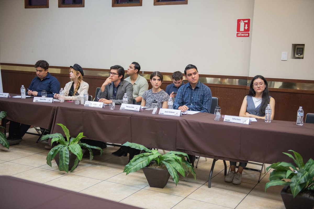 IEESonora's tweet photo. Con el objetivo de generar espacios que fomenten la #ParticipaciónCiudadana, el #IEESonora mantuvo una charla con diferentes líderes juveniles y estudiantiles mediante el grupo focal “La Participación Electoral de las Juventudes”. En este intercambio de ideas, se destacó la importancia de ejercer un voto libre, informado y razonado en la jornada electoral del 01 de junio.