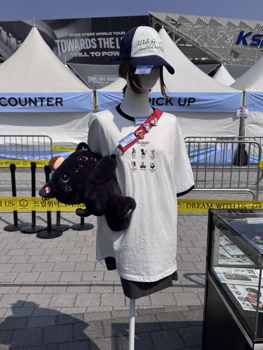 jamsumm03's tweet photo. 위시 콘서트 엠디 실물
커염져버림 https://t.co/BlbjcduJUm