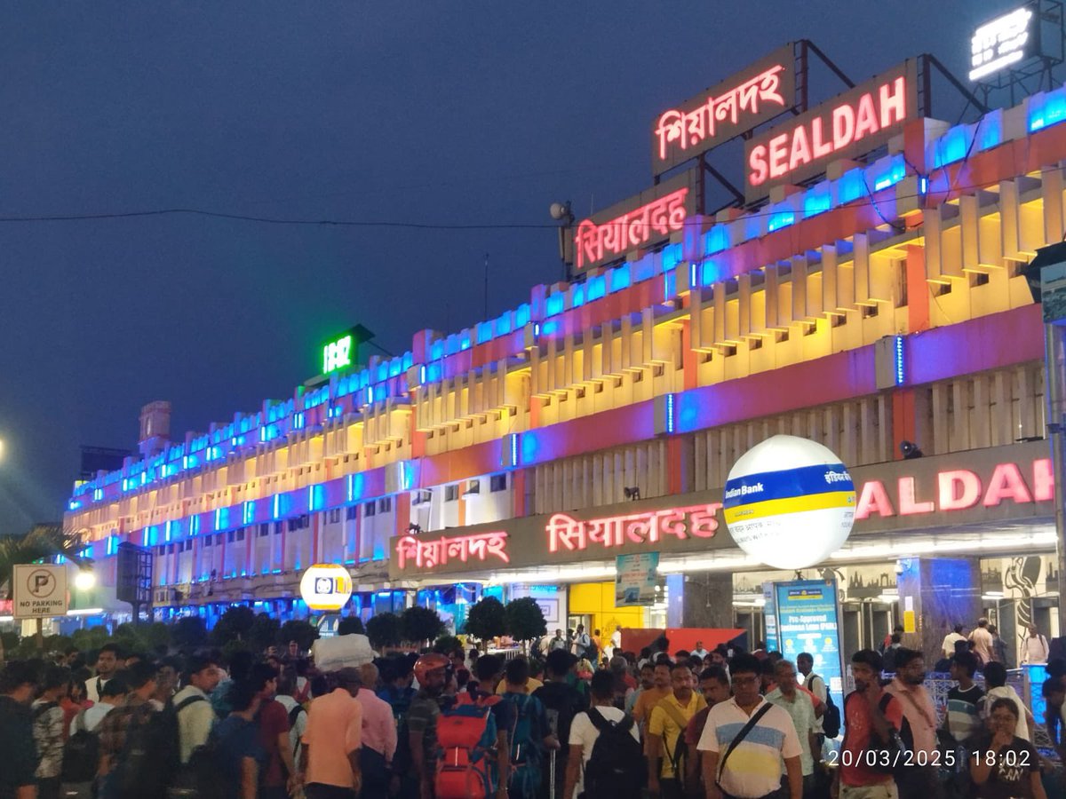 DwDAoC's tweet image. As part of World Down Syndrome Day (#WDSD2025) today(March 21, 2025), the Sealdah Railway station building lit up in blue &amp;amp; yellow yesterday, the official colours of Down syndrome awareness. Well done @EasternRailway. Chennai will also follow the lead.

#ImproveOurSupportSystems